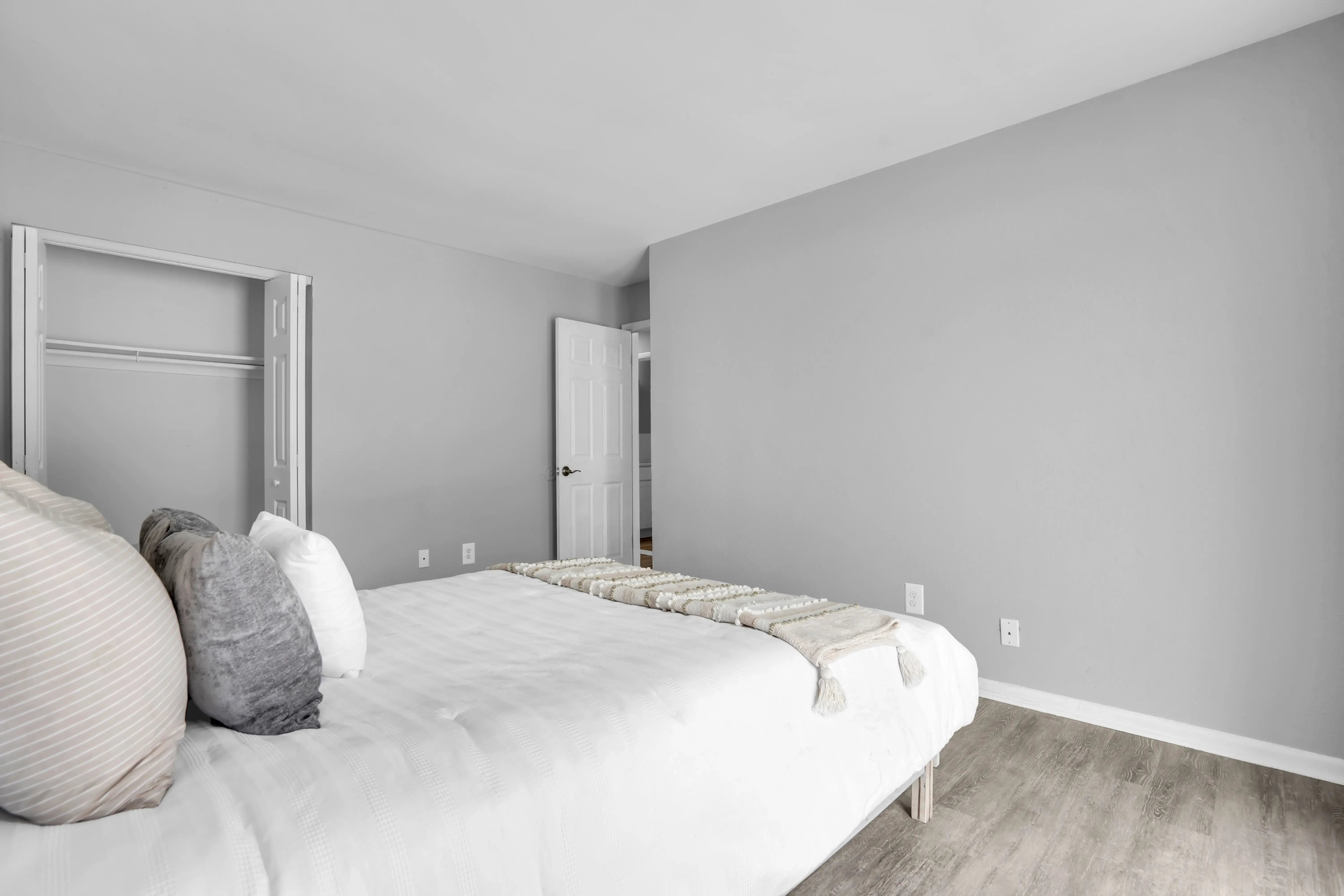 Town Bank Manor Apartments — photo 1